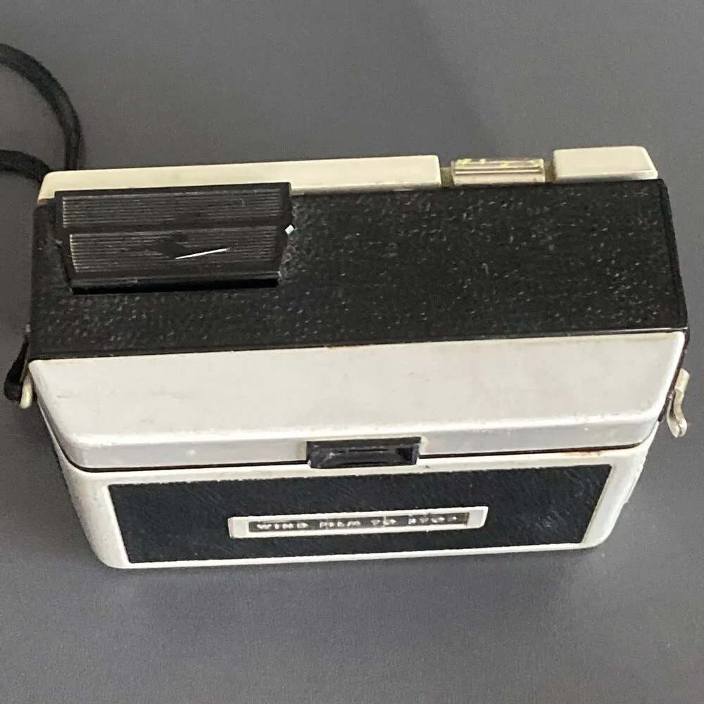 Vintage Kodak Instamatic 100 Camera Retro Film Photography Gift USA Made Display